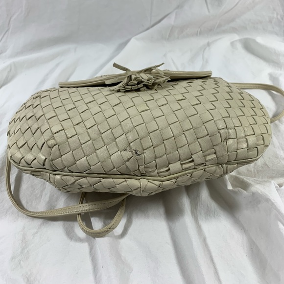 Vintage JAY HERBERT white ivory leather woven shoulder bag with flap tassel - Picture 9 of 12